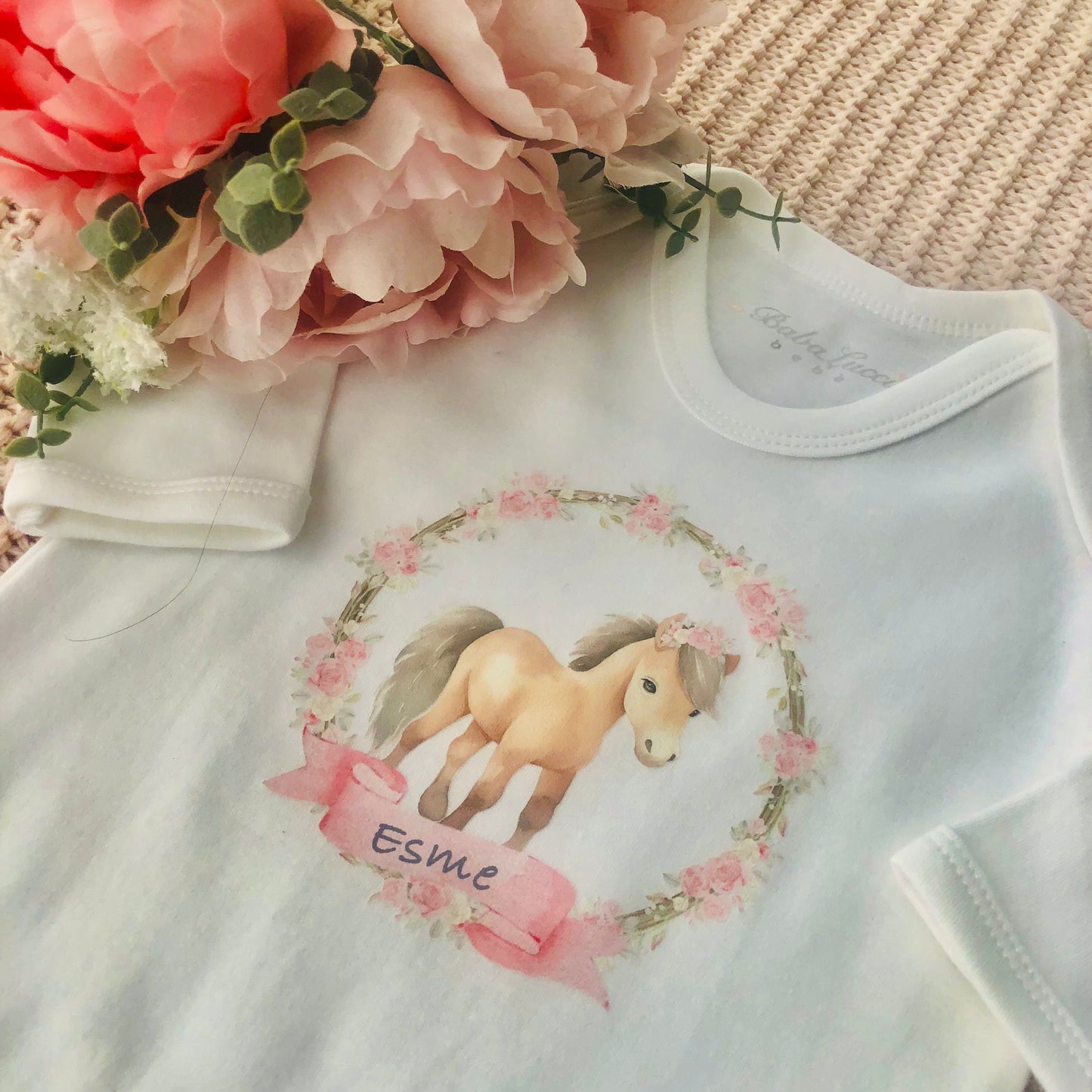 Sleep suit white with pony print - Personalise me