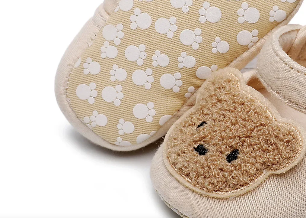 Pram shoes with teddy appliqué