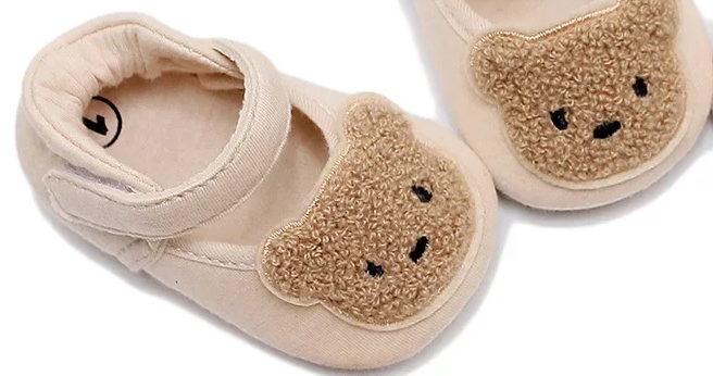 Pram shoes with teddy appliqué